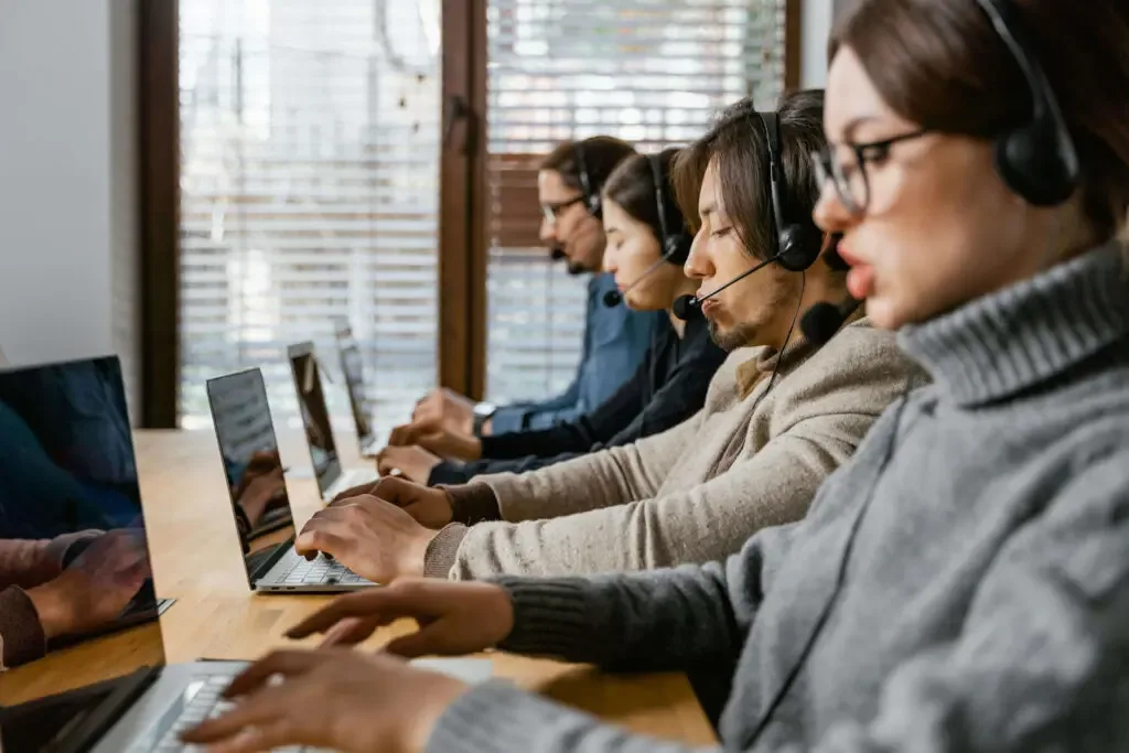 Callnovo  Team: Bilingual Virtual Assistant for stock and forex brokers