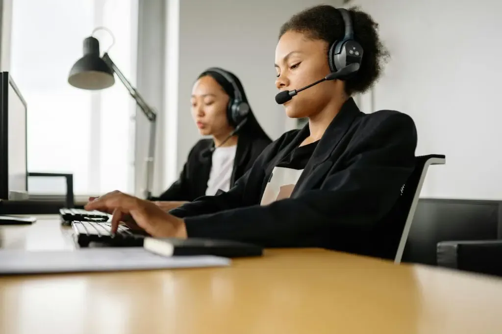 Offshore Outsourcing Definition – Customer Support Agents Handling Multilingual Service Requests